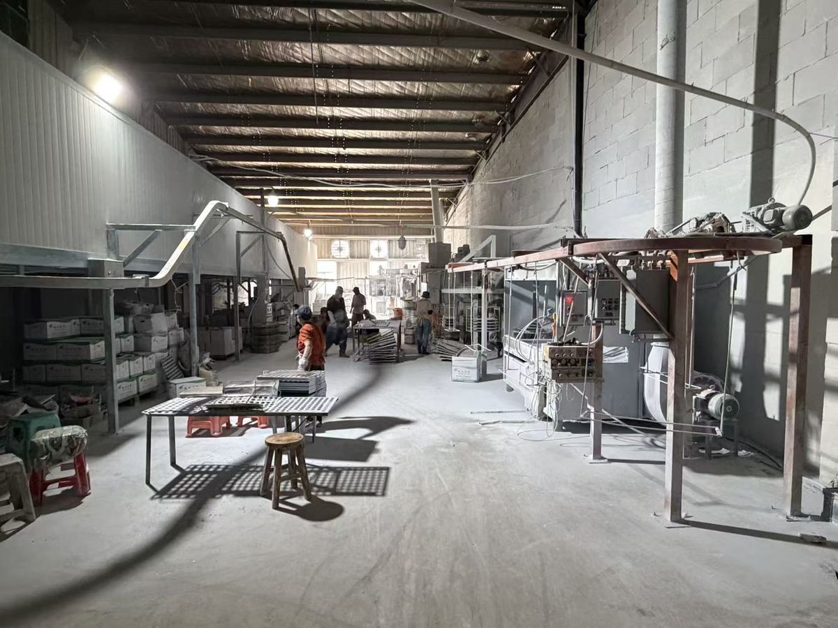 Powder coating line for brackets